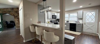 Beautiful 3 BR 2 Bath Private Main-first floor with AC Heat in Leesburg, VA