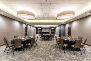Dining - Your Silicon Valley Base | Rooftop Views & Fitness (Milpitas)