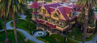 Near Levi’s Stadium + Free Breakfast. Pool. Bar.