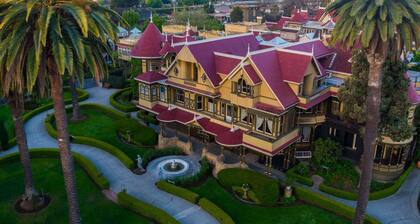 Near Levi’s Stadium + Free Breakfast. Pool. Bar.