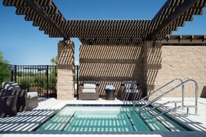 Pool - Near Levi’s Stadium + Free Breakfast. Pool. Bar. (Milpitas)