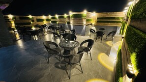 Tempat makan outdoor
