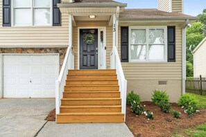 Exterior detail - 13 Huntcliff Dr Cartersville (Cartersville)