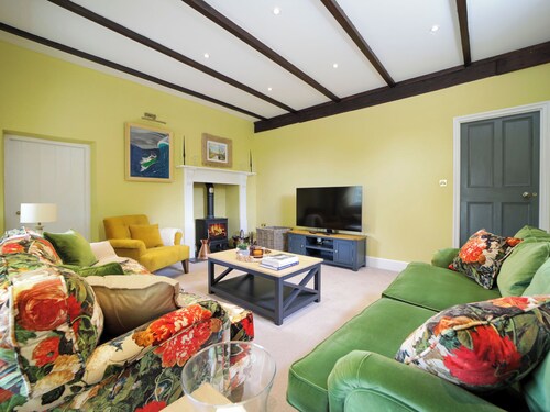 Polmear Farm House, Charlestown. Set in 2 acres, sea view - Sleeps 10 + dogs