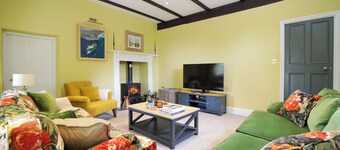 Polmear Farm House, Charlestown. Set in 2 acres, sea view - Sleeps 10 + dogs