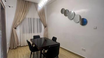 Căn hộ Economy, ban công, quang cảnh thành phố | Khu ăn uống