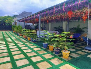 Outdoor dining - Bigjay Apartment (Abuja)