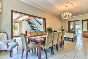 Interior - Buxton Villa Retreat - Spacious Family Villa - Pool & Mountain Views (Cape Town)