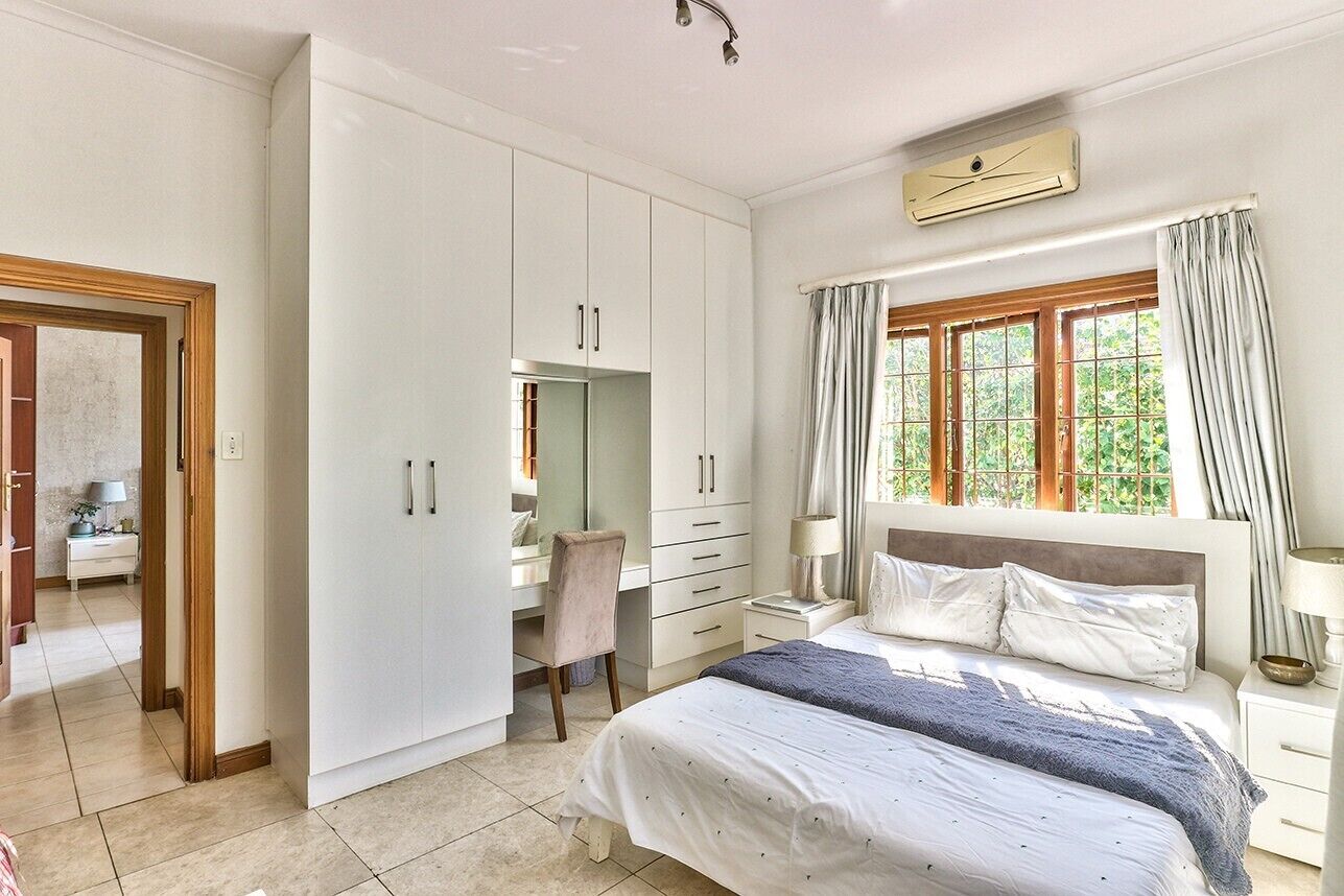 4 多间卧室、办公桌、熨斗/熨衣板、旅行婴儿床