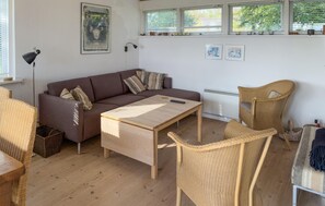 TV, fireplace - Awesome home in Malling with WiFi (Malling)