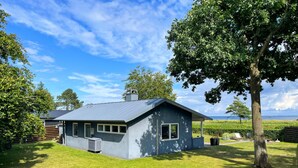 A modern house with a sloped roof, a small attached garage, and a well-maintained lawn. - Awesome home in Malling with WiFi (Malling)