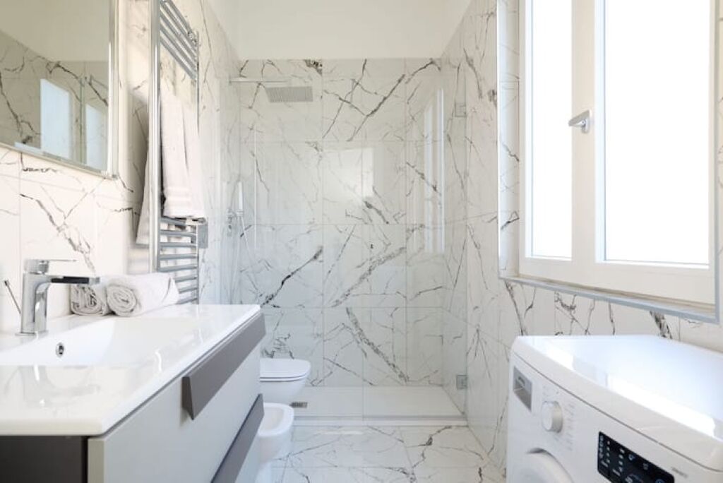 Dusche, Haartrockner, Bidet, Handtücher
