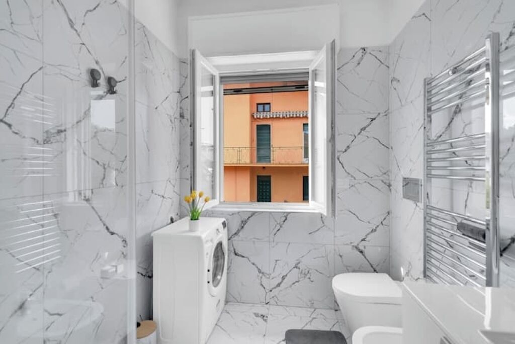 Doccia, asciugacapelli, bidet, asciugamani