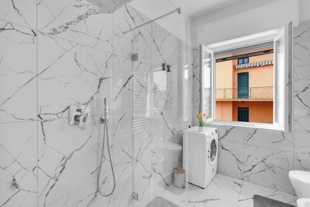 Dusche, Haartrockner, Bidet, Handtücher