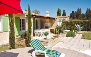 Outdoor dining - Stunning home in Boulbon (Boulbon)