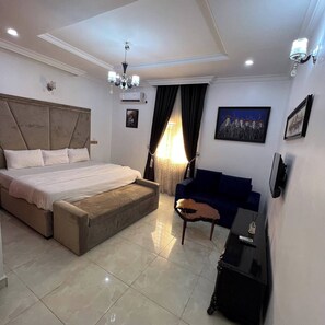 Apartamento econômico, sacada, vista para a cidade | Parte interna