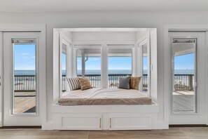 Interior - Lost Palms. Great 2 bedroom 2 bath home that sits directly on the Gulf front. (Gulf Shores)