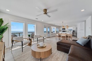 TV - Lost Palms. Great 2 bedroom 2 bath home that sits directly on the Gulf front. (Gulf Shores)