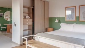 A bedroom with a bed, a wardrobe, a desk, and a chair. - NOK Stylish Studio w Balcony in Laureles Medellin (Medellín)