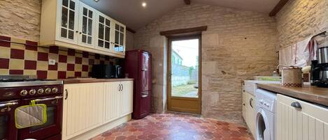 Refrigerador, microondas, horno y lavavajillas