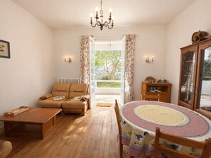 Living area - Charming house in Abatilles: 2 bedrooms, garden near the beach (Arcachon)