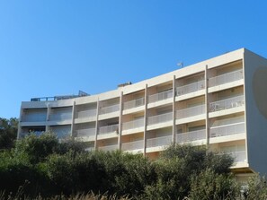 Exterior - 3-room apartment on beach, 6 people, sea view (Le Lavandou)
