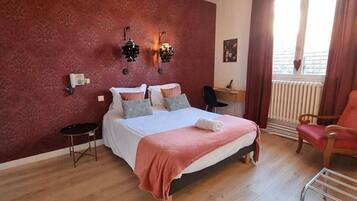 1 dormitorio, tabla de planchar con plancha, wifi y ropa de cama