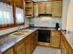 Fridge, microwave, oven, stovetop - Balearic Villa in Miami Playa with private pool, near coves (Miami Playa)
