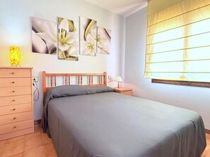 1 bedroom - Cozy Apartment with Pool & Parking in Roses – Ideal for Families (Roses)