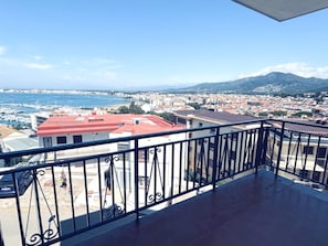 Property grounds - Modern apartment in Rosas with terrace, air conditioning and pool (Roses)