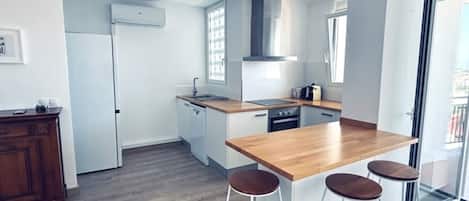 Fridge, microwave, oven, coffee/tea maker