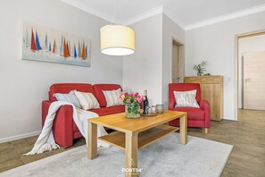 TV - “Apartment Amrum” in the heart of Büsum with balcony, centrally located and clos (Büsum)