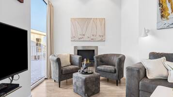 Fernseher, Kamin, DVD-Player, Stereoanlage