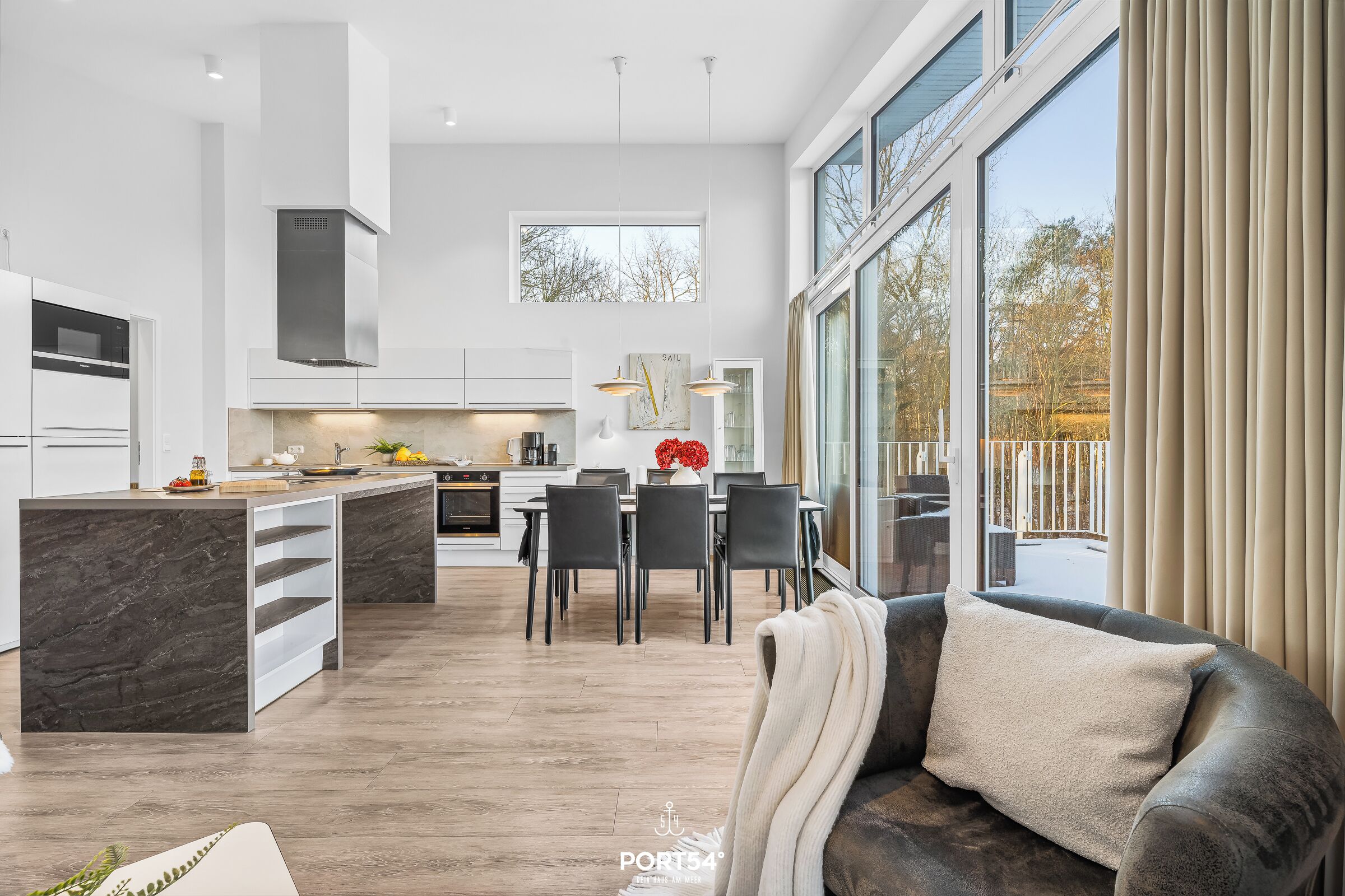 TV, peis, DVD-spiller og stereoanlegg