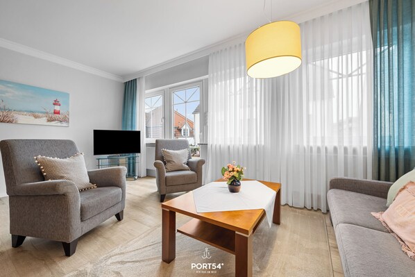 TV - "Holiday Apartment Sylt" in the heart of Büsum with balcony, close to the beach (Büsum)