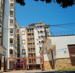Exterior - Fantastic 3-bedroom apartment with AC in vibrant Mombasa (Mombasa)