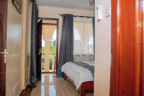 3 makuuhuonetta, silitysrauta/-lauta, ilmainen Wi-Fi, vuodevaatteet