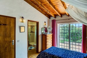 2 slaapkamers, een strijkplank/strijkijzer, gratis wifi, beddengoed