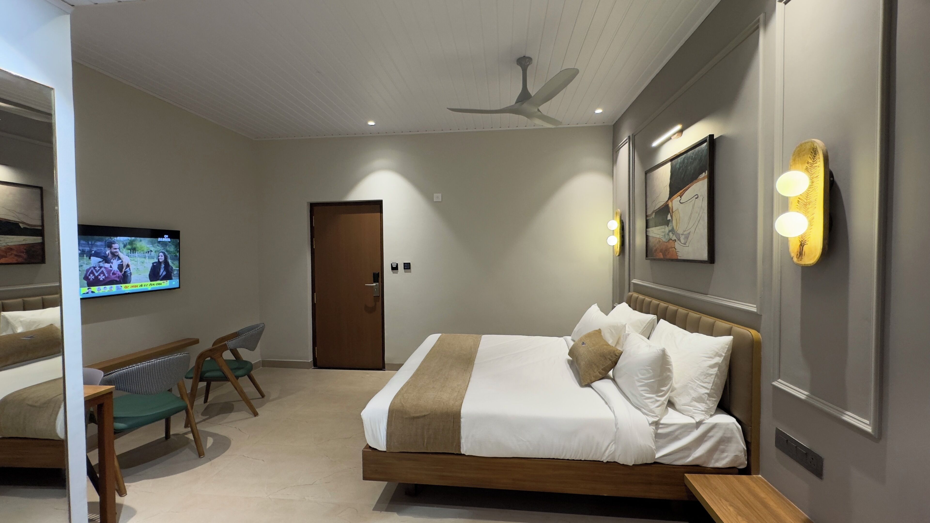 Premium Triple Room | Desk, laptop workspace, free WiFi