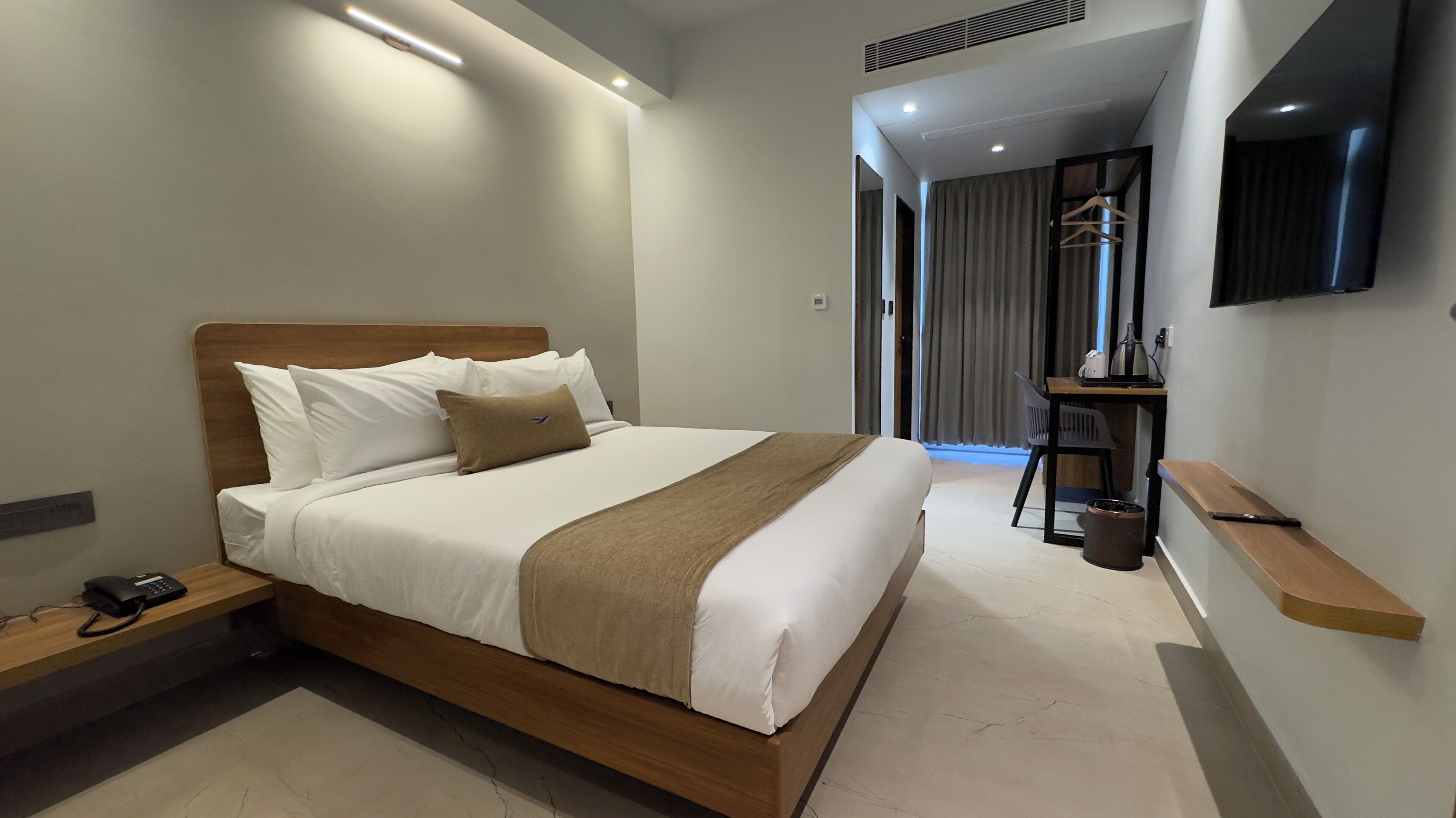 Classic Double Room | Desk, laptop workspace, free WiFi