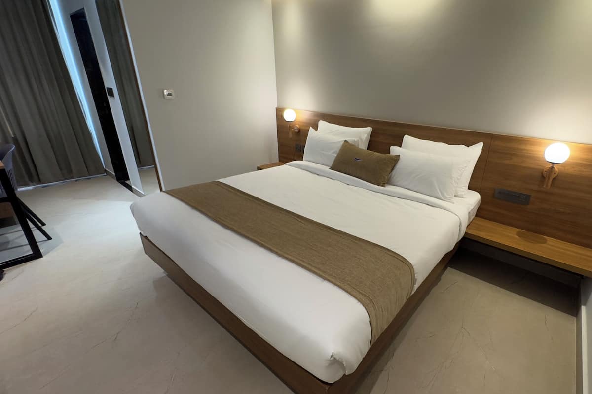 Deluxe Double Room | WiFi (free), bed sheets