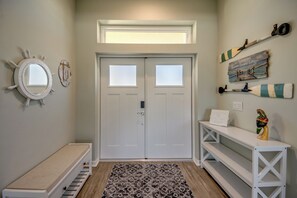 Interior - Sunrise Coastal Cottage New Vacation Home, Heated Pool, Waterfront, Kayaks, . (Cape Coral)