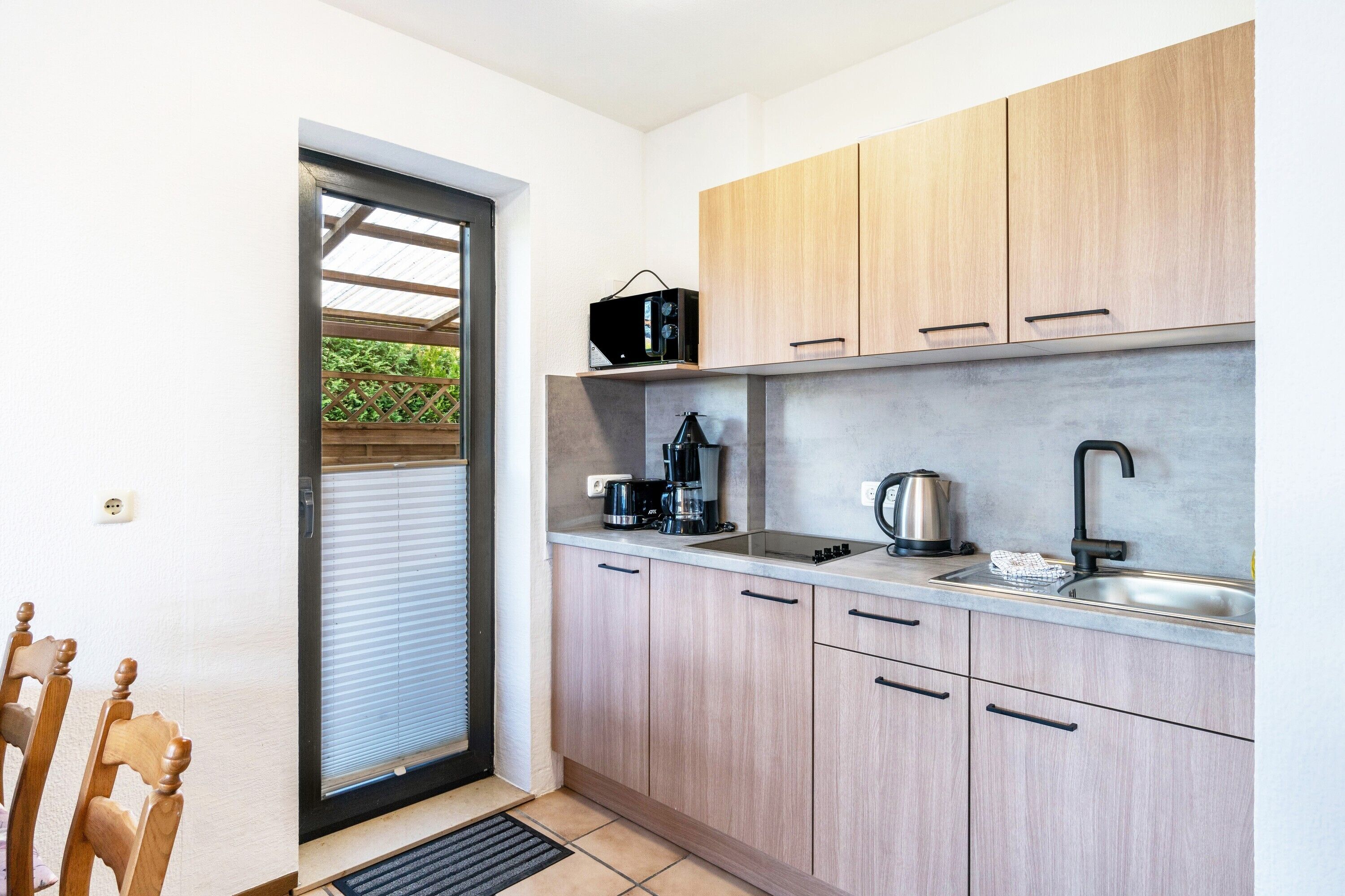 Réfrigérateur, plaque de cuisson, cafetière/bouilloire