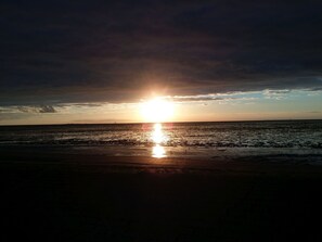 Beach nearby - Apartment '3' with Private Terrace, Shared Garden and Wi-Fi (Horumersiel-Schillig)