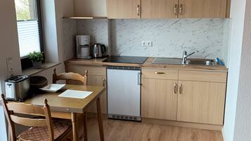 Réfrigérateur, plaque de cuisson, cafetiÚre/bouilloire