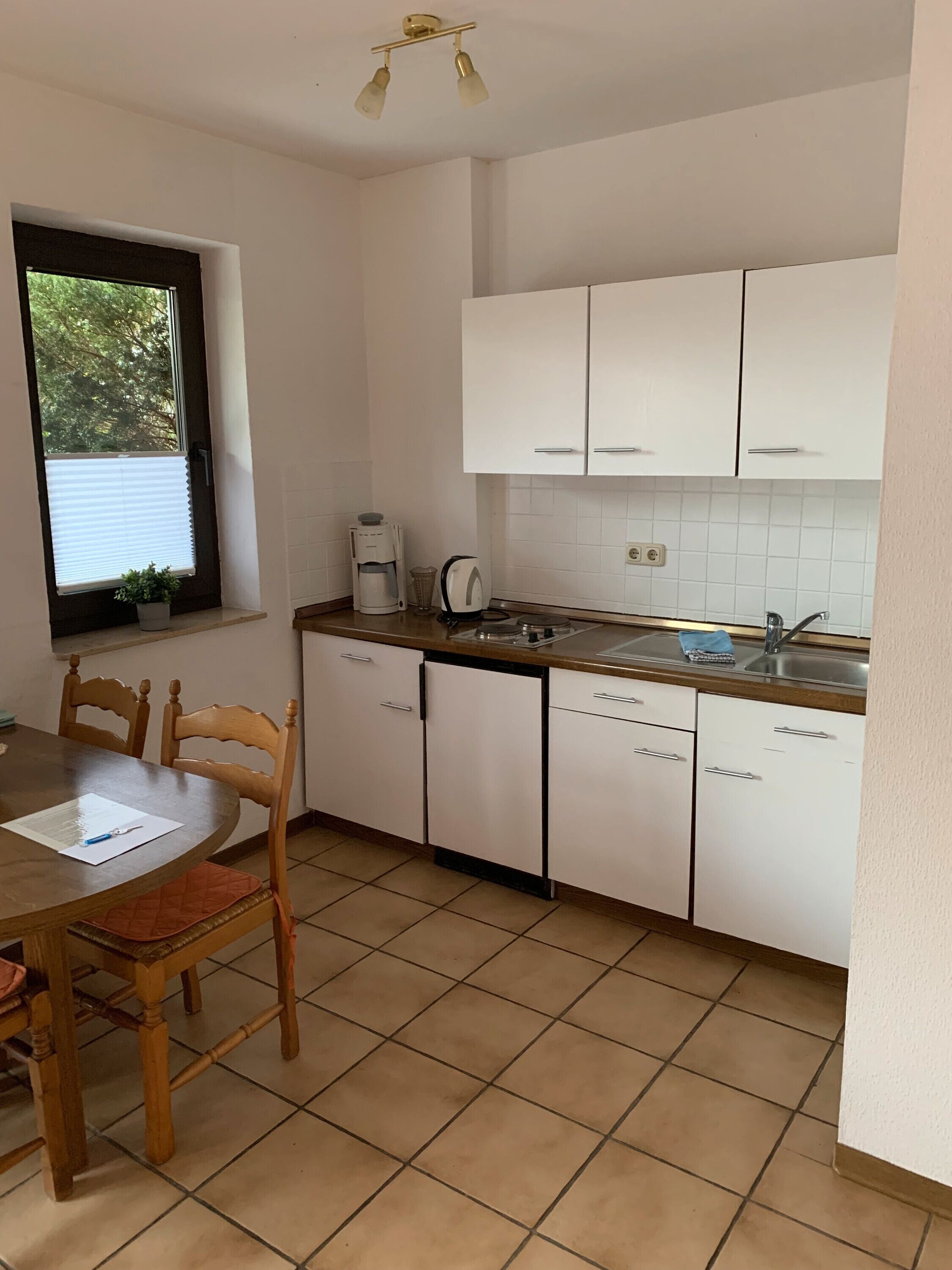 Réfrigérateur, plaque de cuisson, cafetière/bouilloire