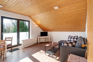 TV - Apartment '5' with Shared Garden, Balcony and Wi-Fi (Horumersiel-Schillig)