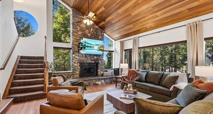 New! Yosemite Spirit- INSIDE Yosemite w hot tub/arcades/sleeps 14!
