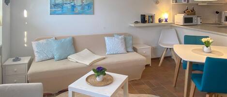 Télévision, livres, chaîne hi-fi