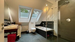 Doccia, asciugacapelli, asciugamani